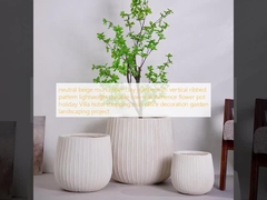 گلدان فیبر رسی گرد بژ خنثی با الگوی شیاردار عمودی سبک وزن بادوام کم نگهداری گلدان گل تزئینات ویلا تعطیلات هتل مرکز خرید دفتر دکوراسیون پروژه محوطه سازی باغ