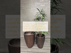 خاکستری روشن با شیارهای دایره ای افقی دور گلدان سفالی فیبر، سبک وزن، بادوام، کم نگهداری، گلدان گل، دکوراسیون ویلا تعطیلات، دفتر کار، پروژه محوطه سازی باغ های روی پشت بام